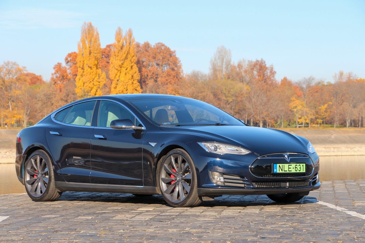 TESLA MODEL S