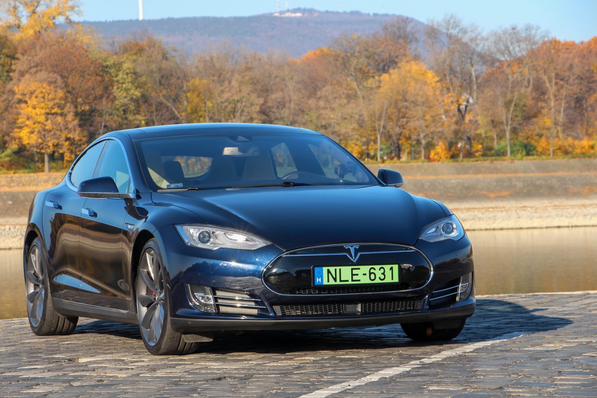 TESLA MODEL S