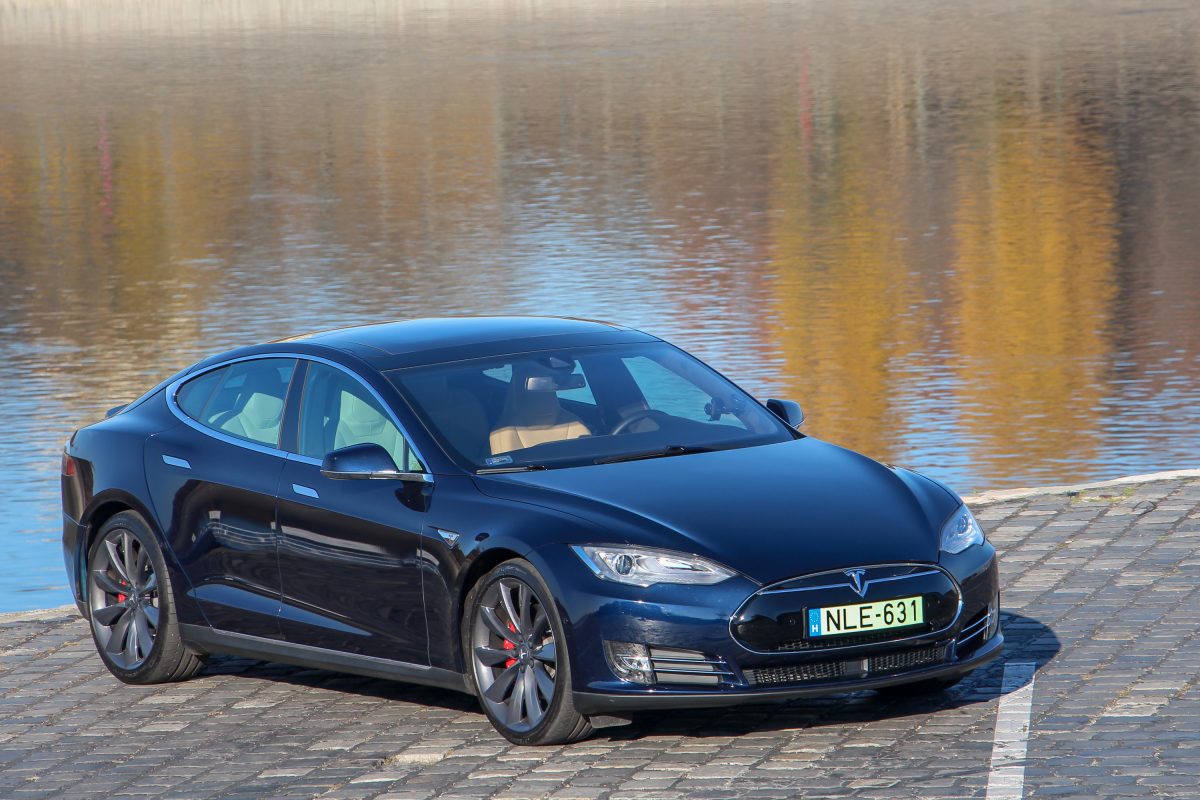 TESLA MODEL S