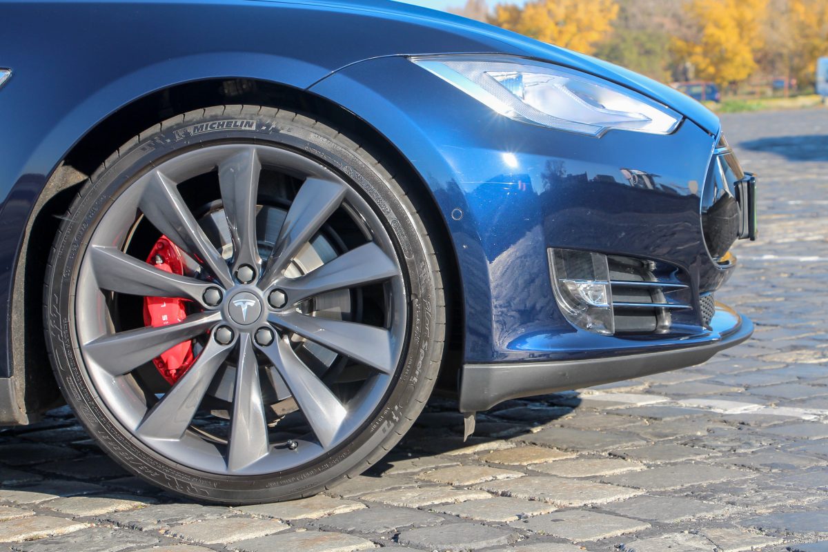 TESLA MODEL S