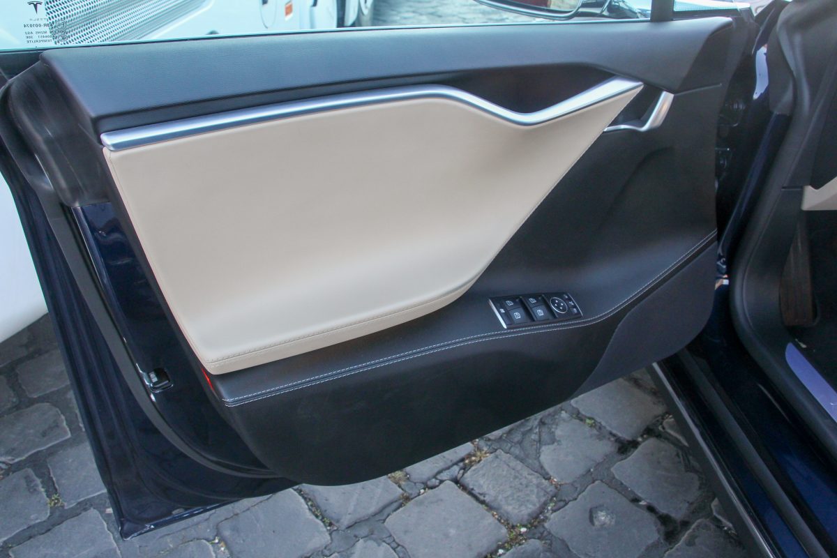 TESLA MODEL S