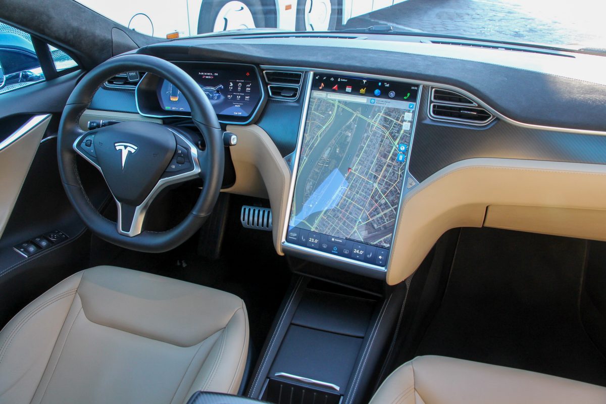 TESLA MODEL S