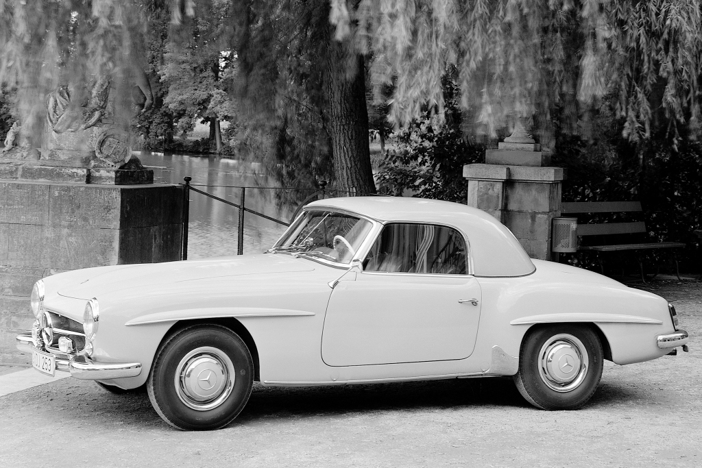 MERCEDES-BENZ