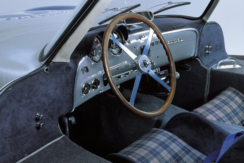 MERCEDES-BENZ