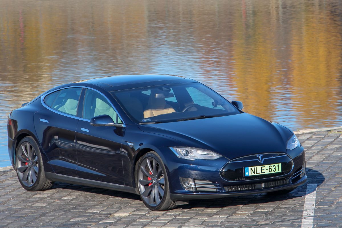 TESLA MODEL S