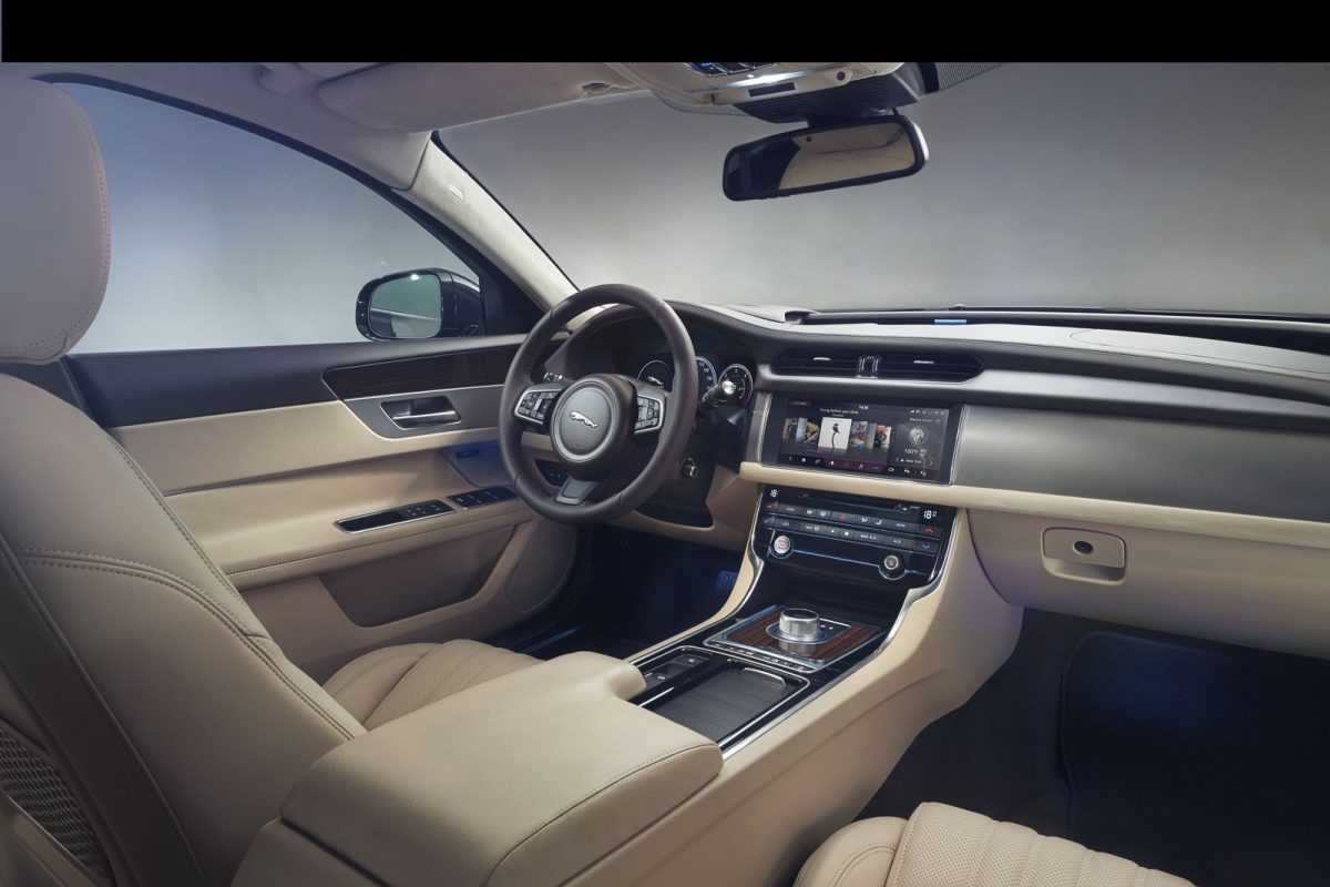 JAGUAR XF