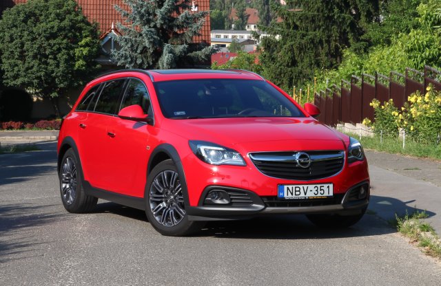 Önkényes tűzoltó – Opel Insignia Country Tourer