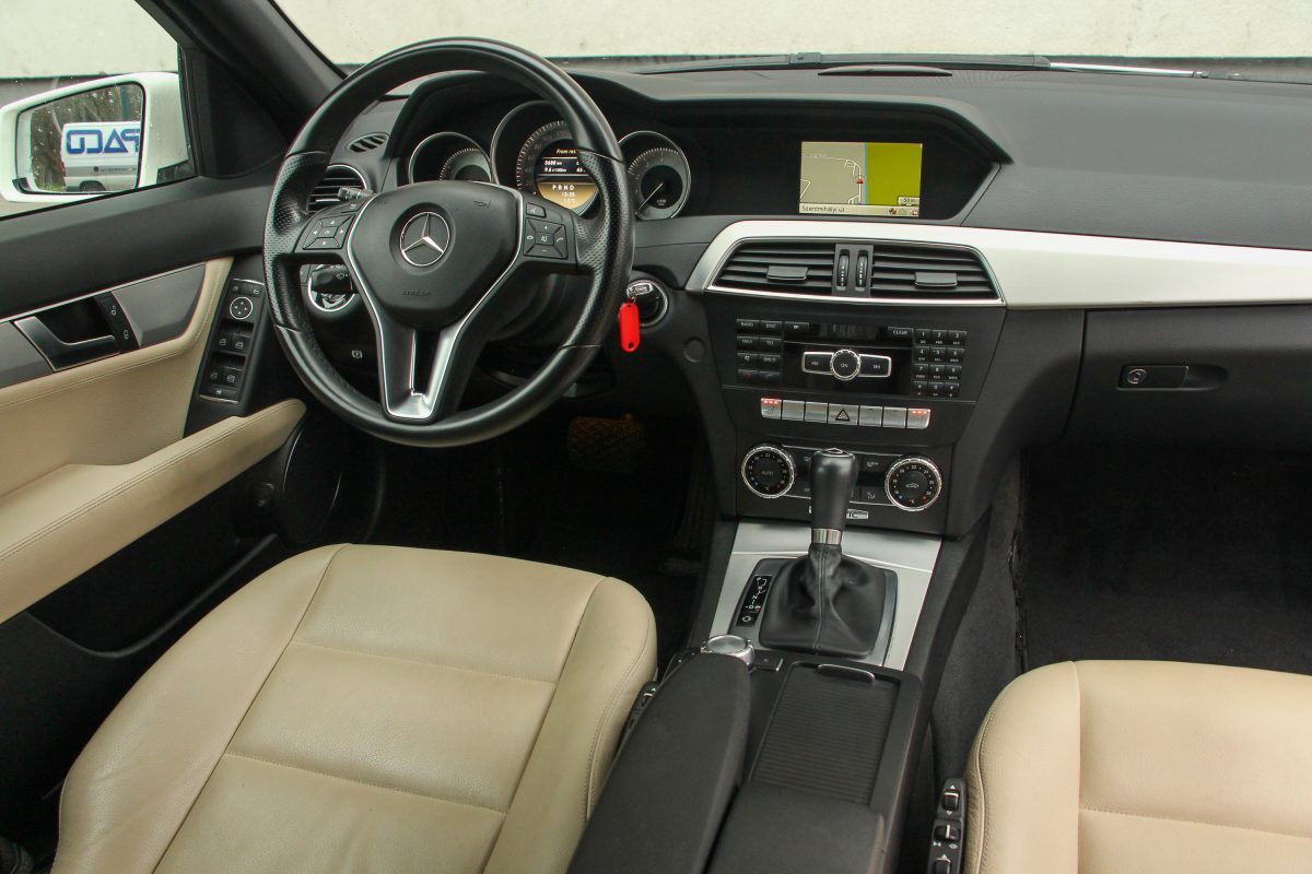 MERCEDES-BENZ C-OSZTÁLY