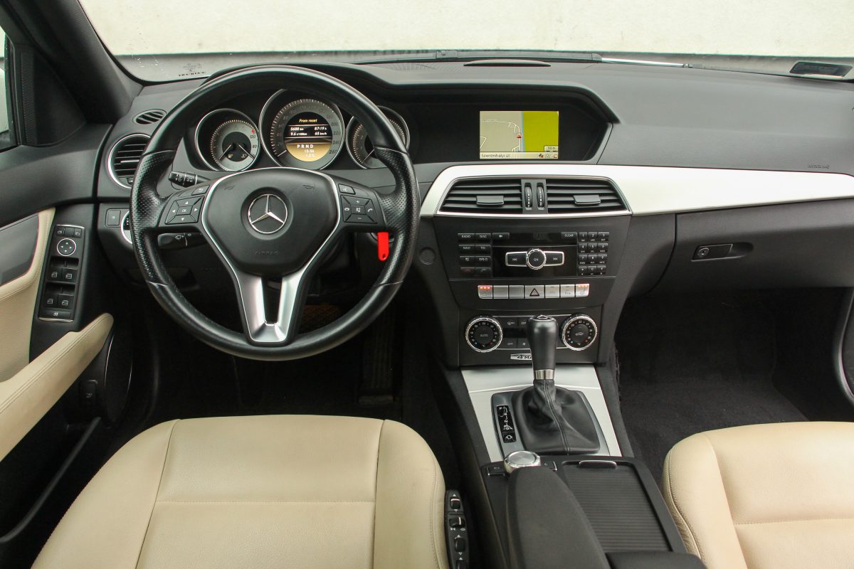 MERCEDES-BENZ C-OSZTÁLY