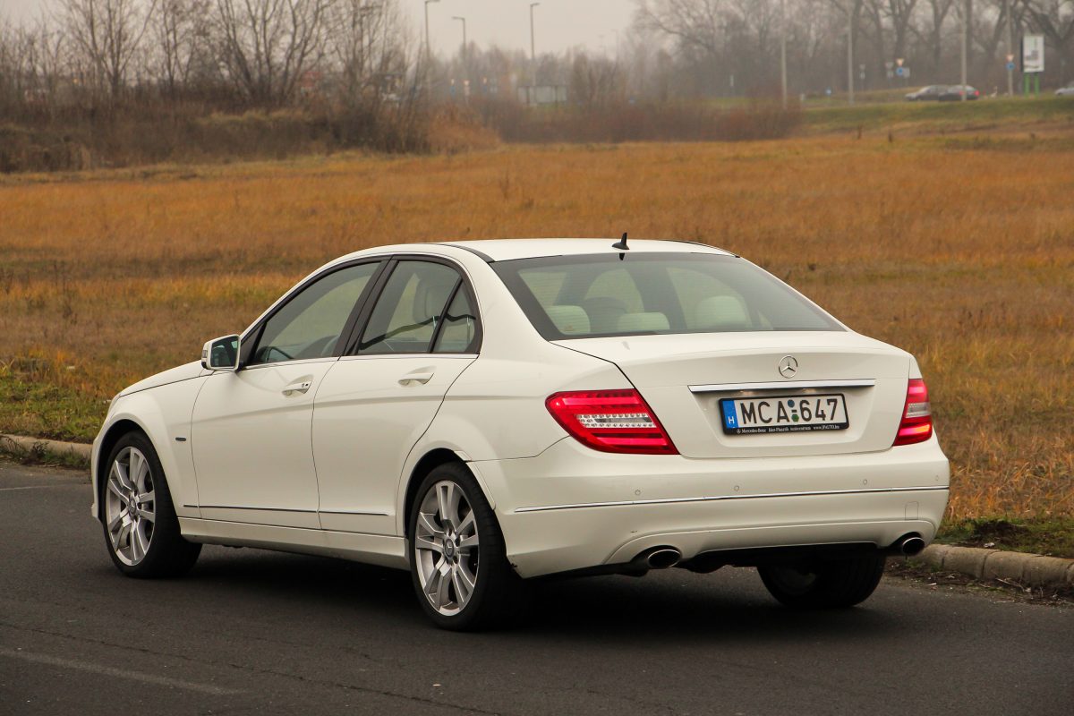 MERCEDES-BENZ C-OSZTÁLY