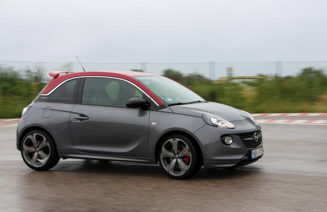 Csöppnyi autó, óriási öröm - Opel Adam S teszt