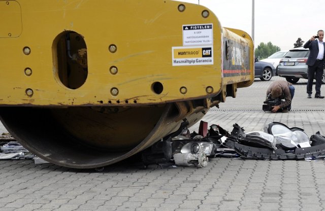Úthenger várt a hamis alkatrészekre