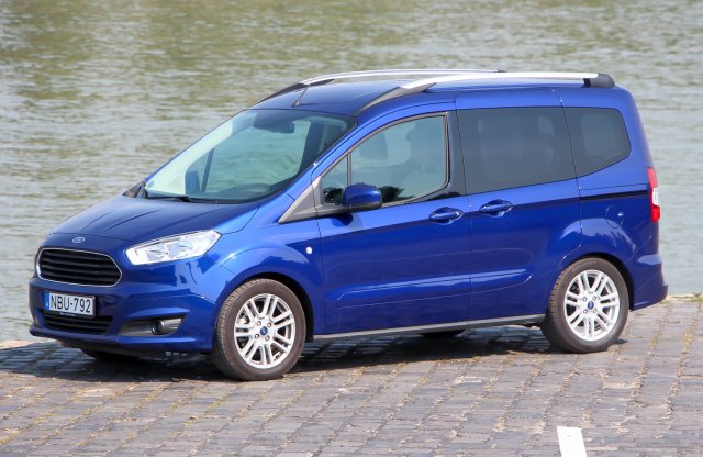Egy kis dobozt mindenkinek - Ford Tourneo Courier teszt