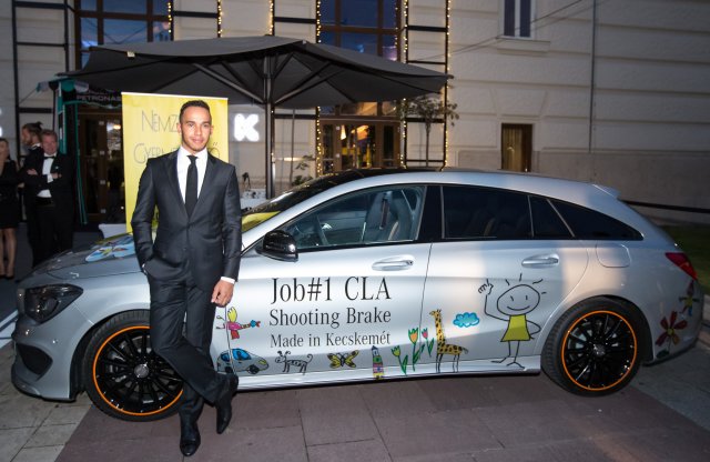 Hamilton tette a győztes licitet, mégsem vitte el a  Merci CLA-t