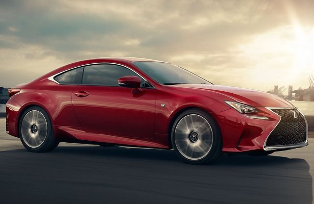 Kétliteres turbómotort kap a Lexus RC
