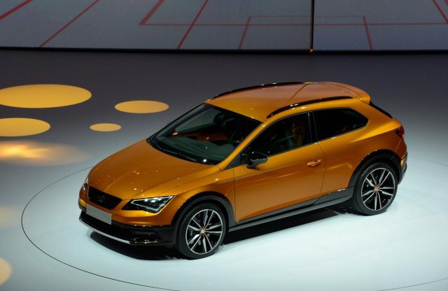 Sportautós dinamikával jön a SEAT Leon Cross Sport