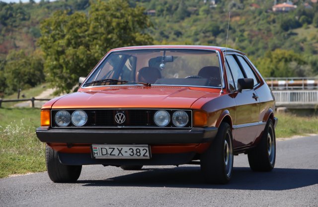 Diszkógömb helyett kocka kupét - a VW Scirocco I