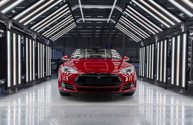 Az egész világot letámadná a Tesla, Európában is üzemet nyitott