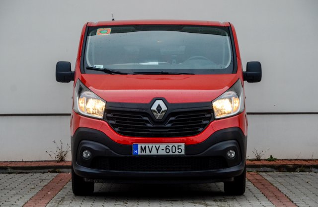 A cég új kedvence - Renault Trafic teszt