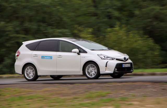 Nem lett erősebb, mégis jobb - Toyota Prius+ teszt