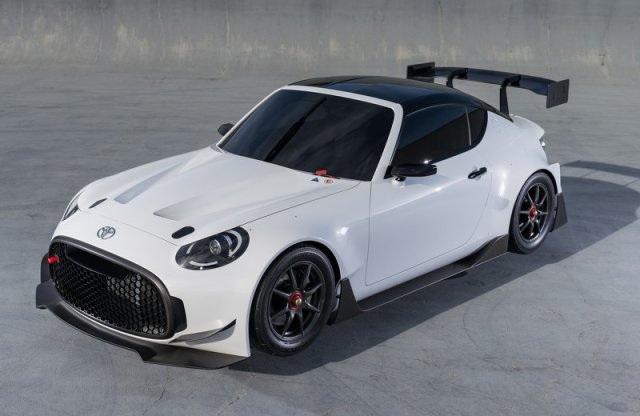 Ugye, hogy nem béna kisautó a Toyota S-FR?