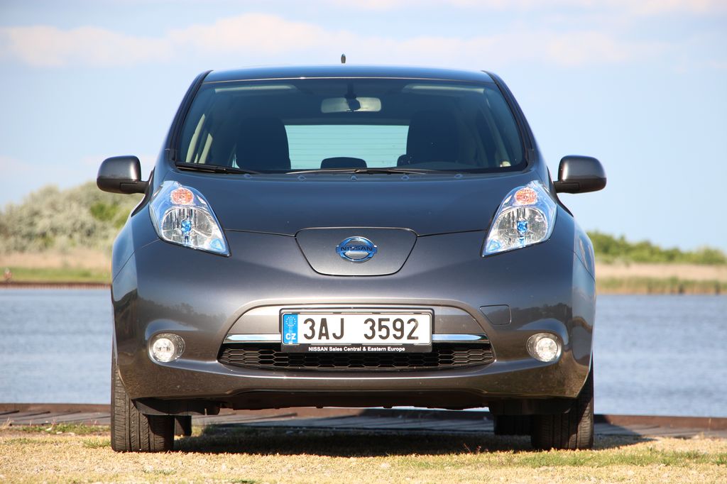 NISSAN LEAF
