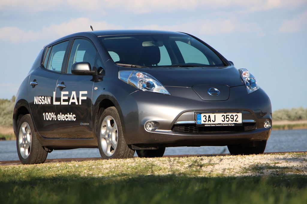 NISSAN LEAF