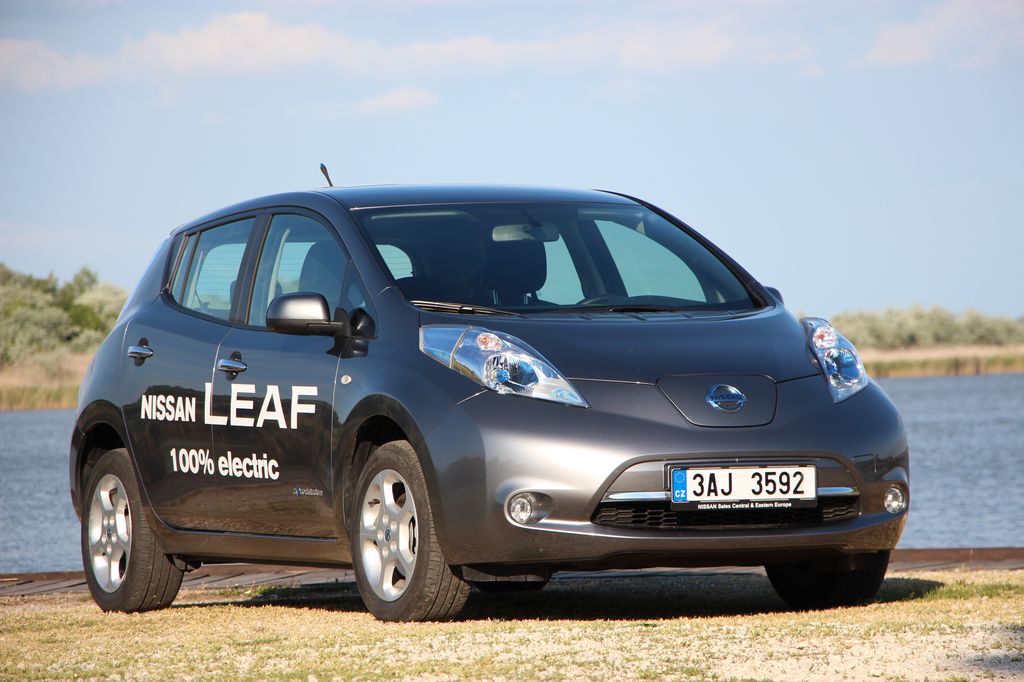 NISSAN LEAF