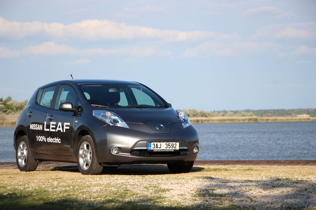 NISSAN LEAF