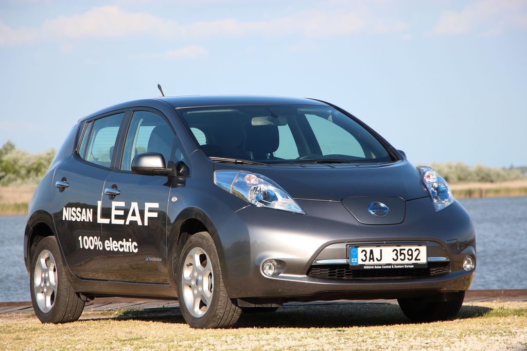 NISSAN LEAF