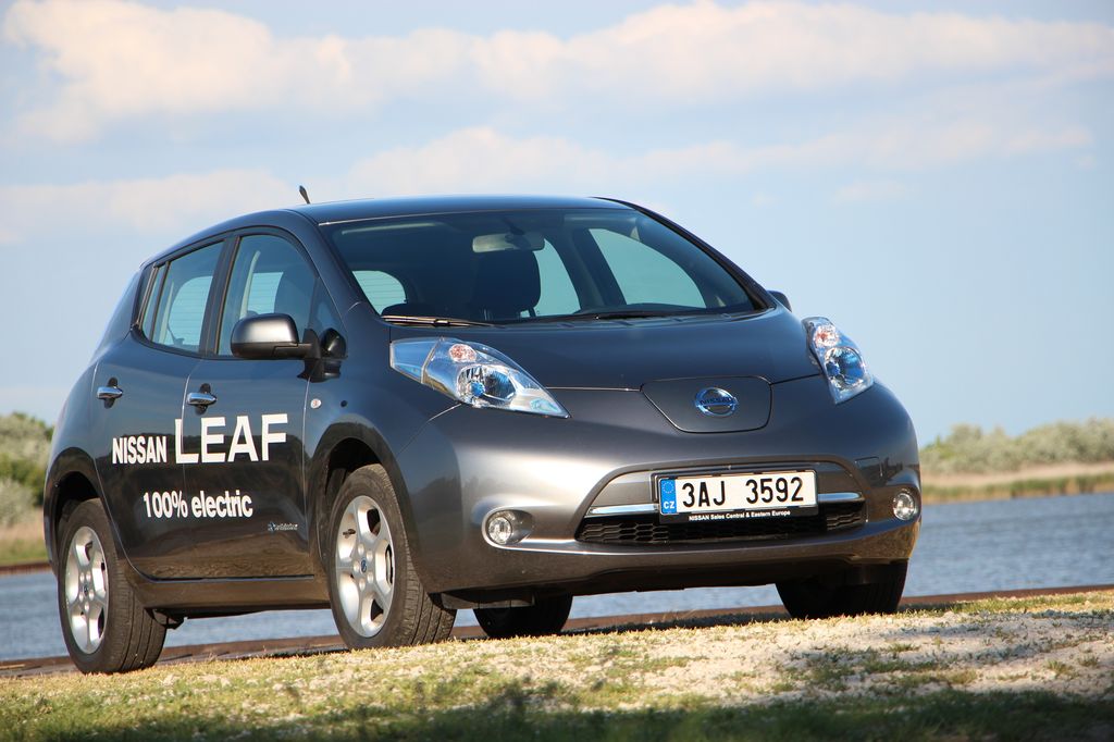NISSAN LEAF