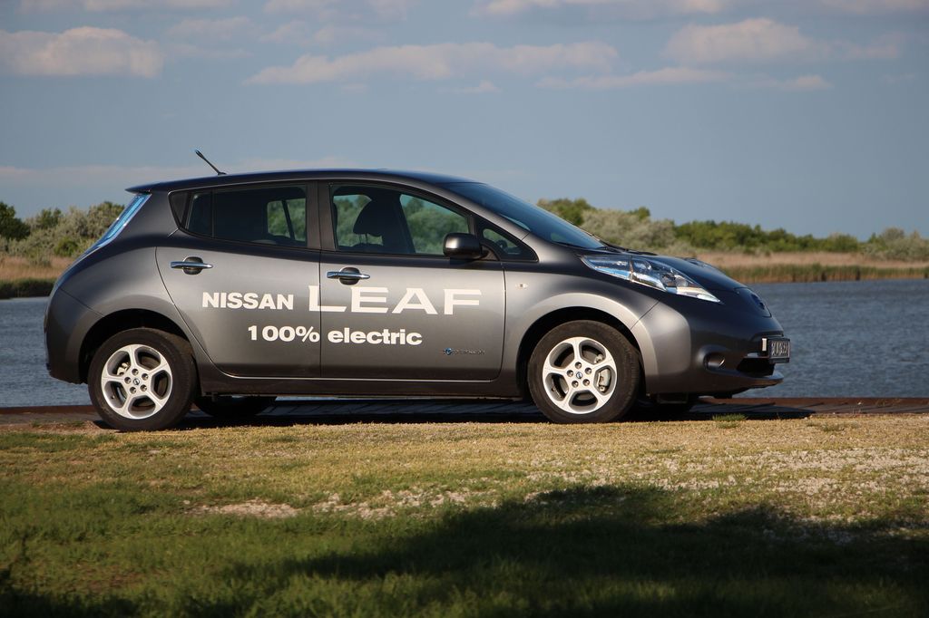 NISSAN LEAF