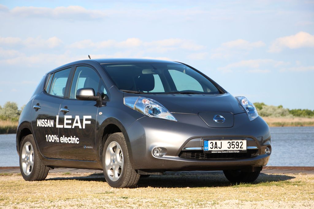 NISSAN LEAF