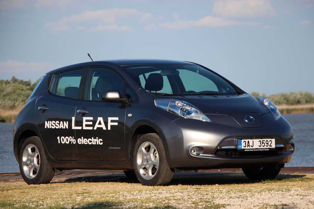 NISSAN LEAF