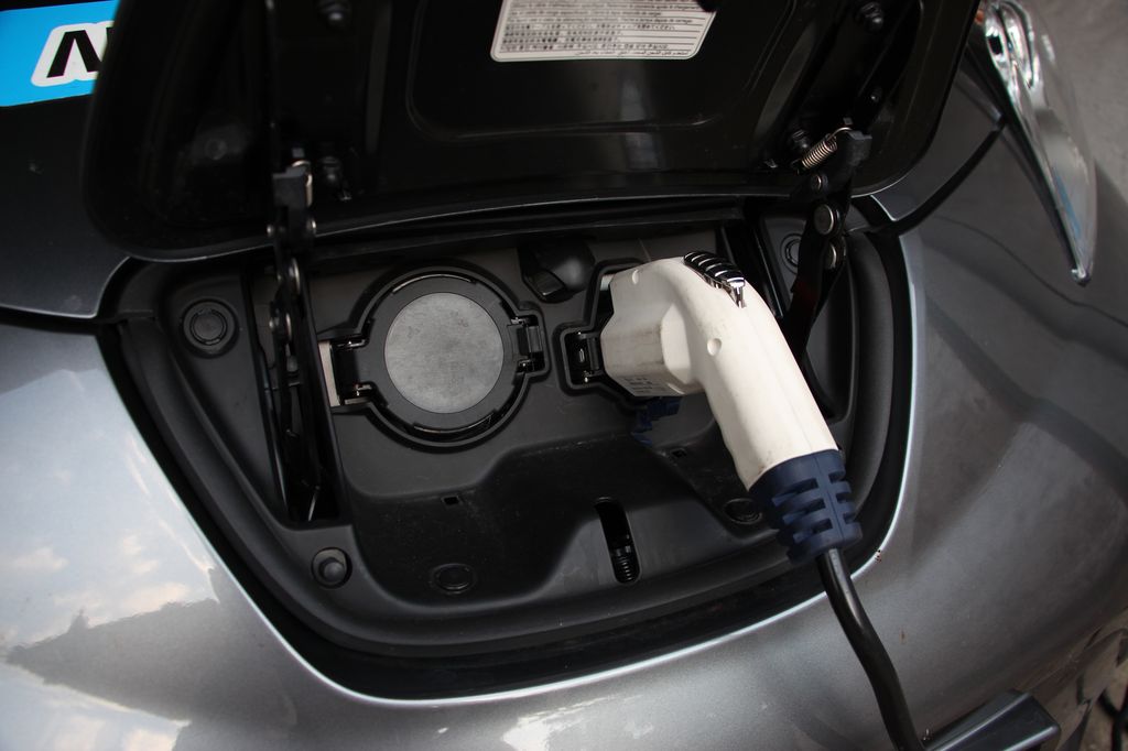 NISSAN LEAF