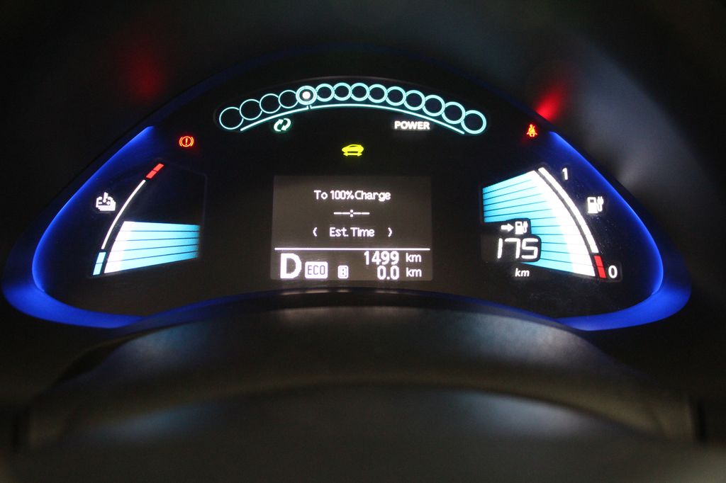 NISSAN LEAF
