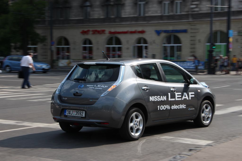 NISSAN LEAF