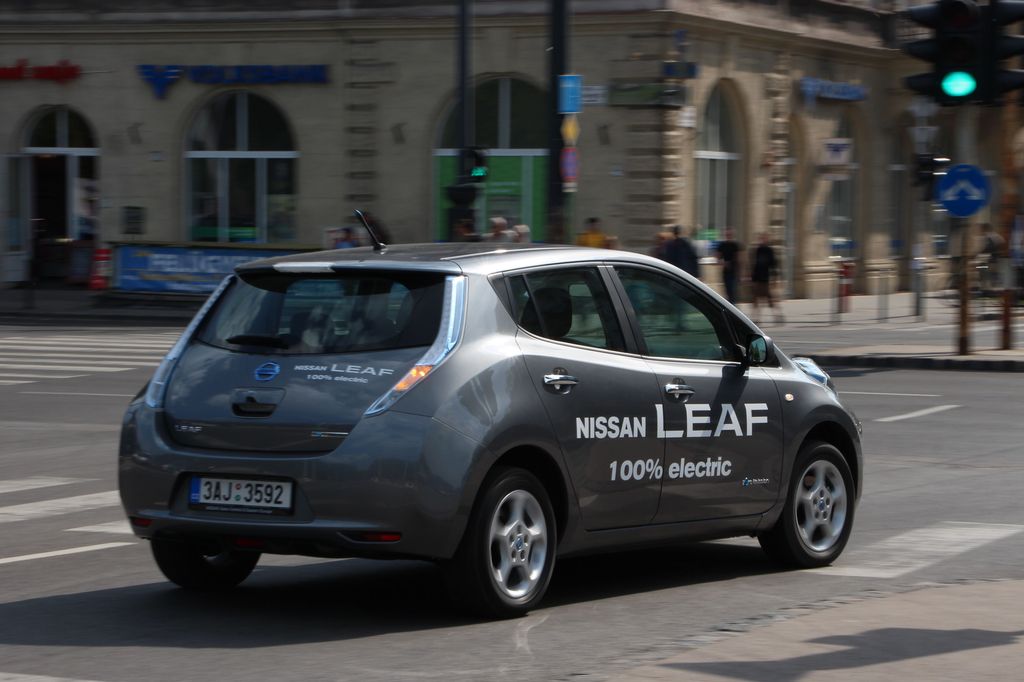 NISSAN LEAF