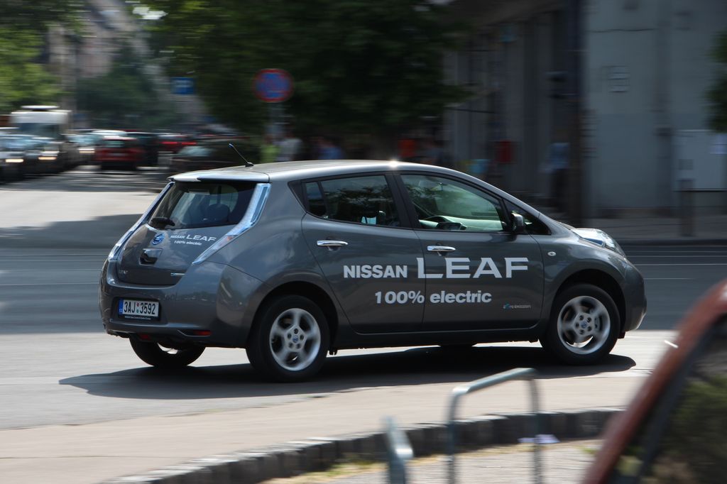 NISSAN LEAF