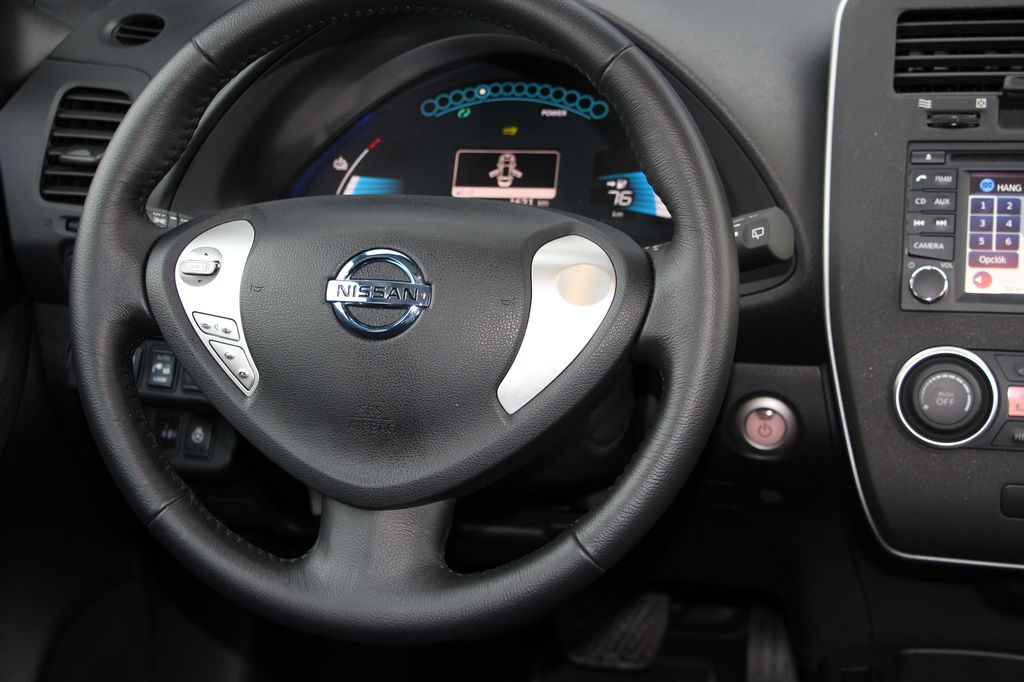 NISSAN LEAF