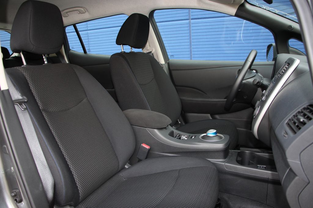 NISSAN LEAF