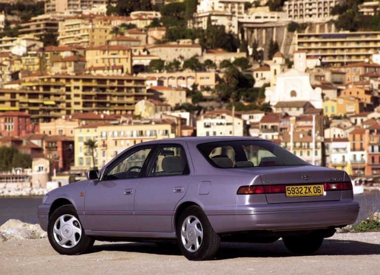 TOYOTA CAMRY