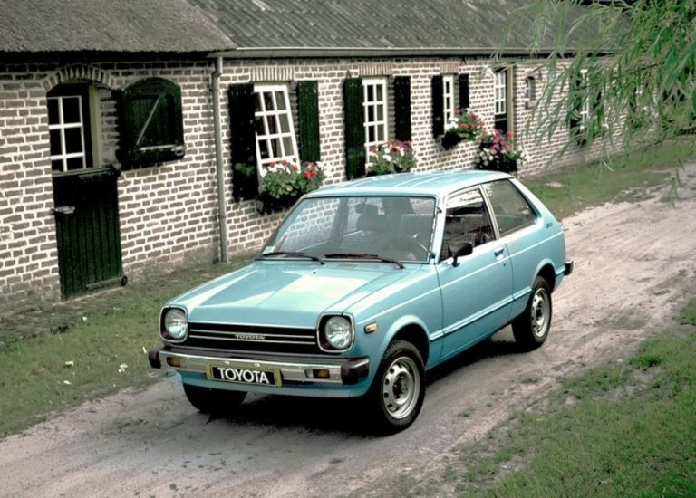 TOYOTA STARLET