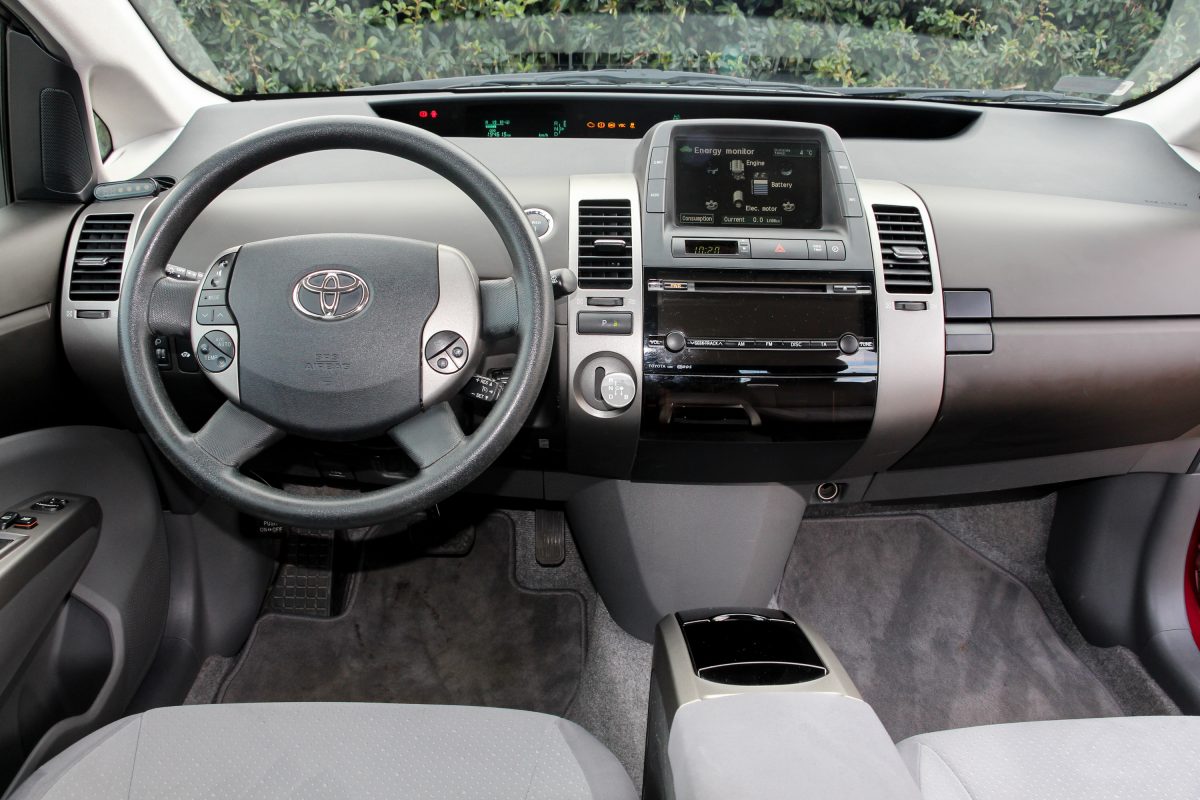 TOYOTA PRIUS