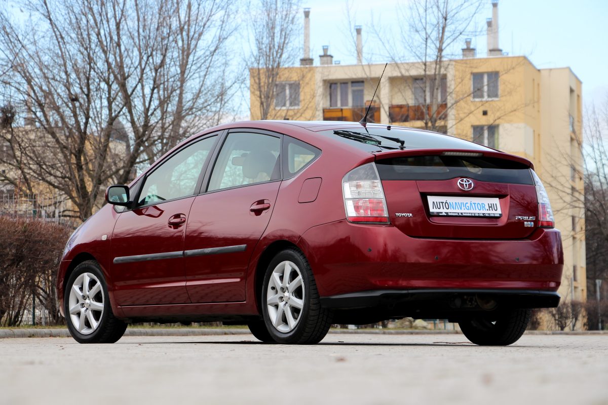 TOYOTA PRIUS