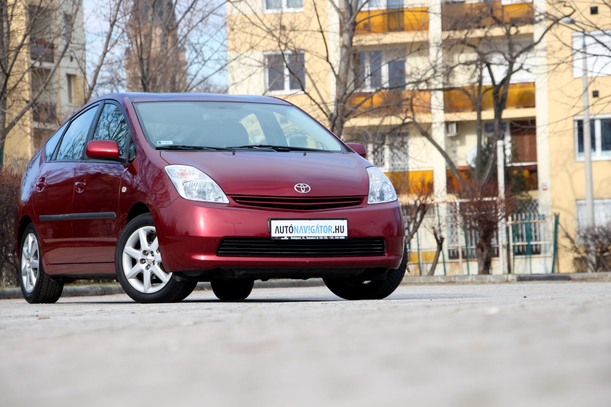 TOYOTA PRIUS