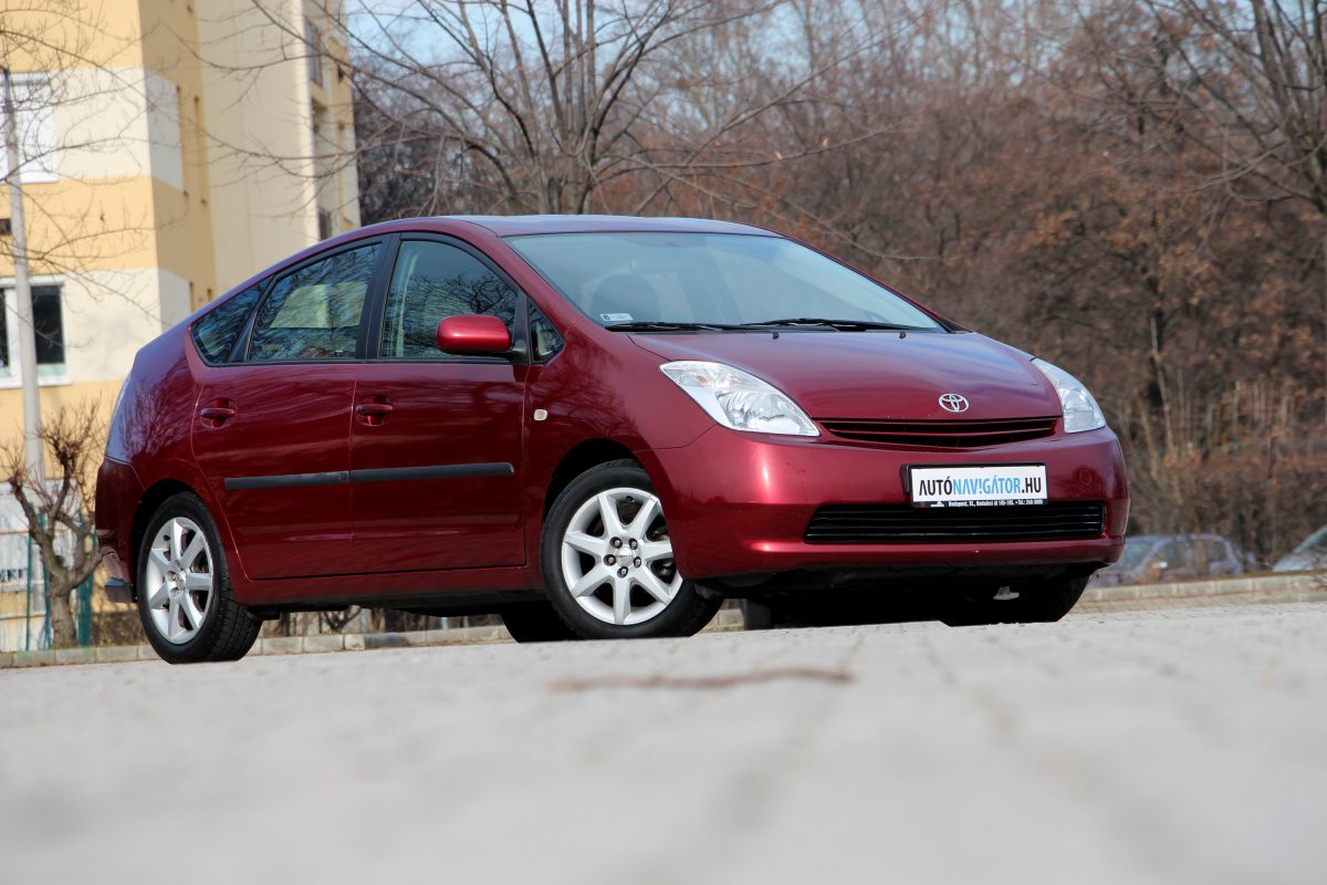 TOYOTA PRIUS