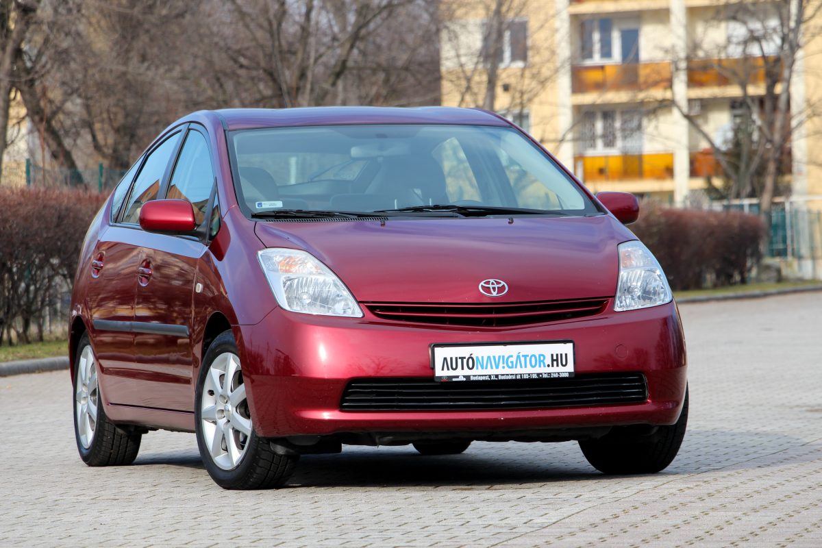 TOYOTA PRIUS