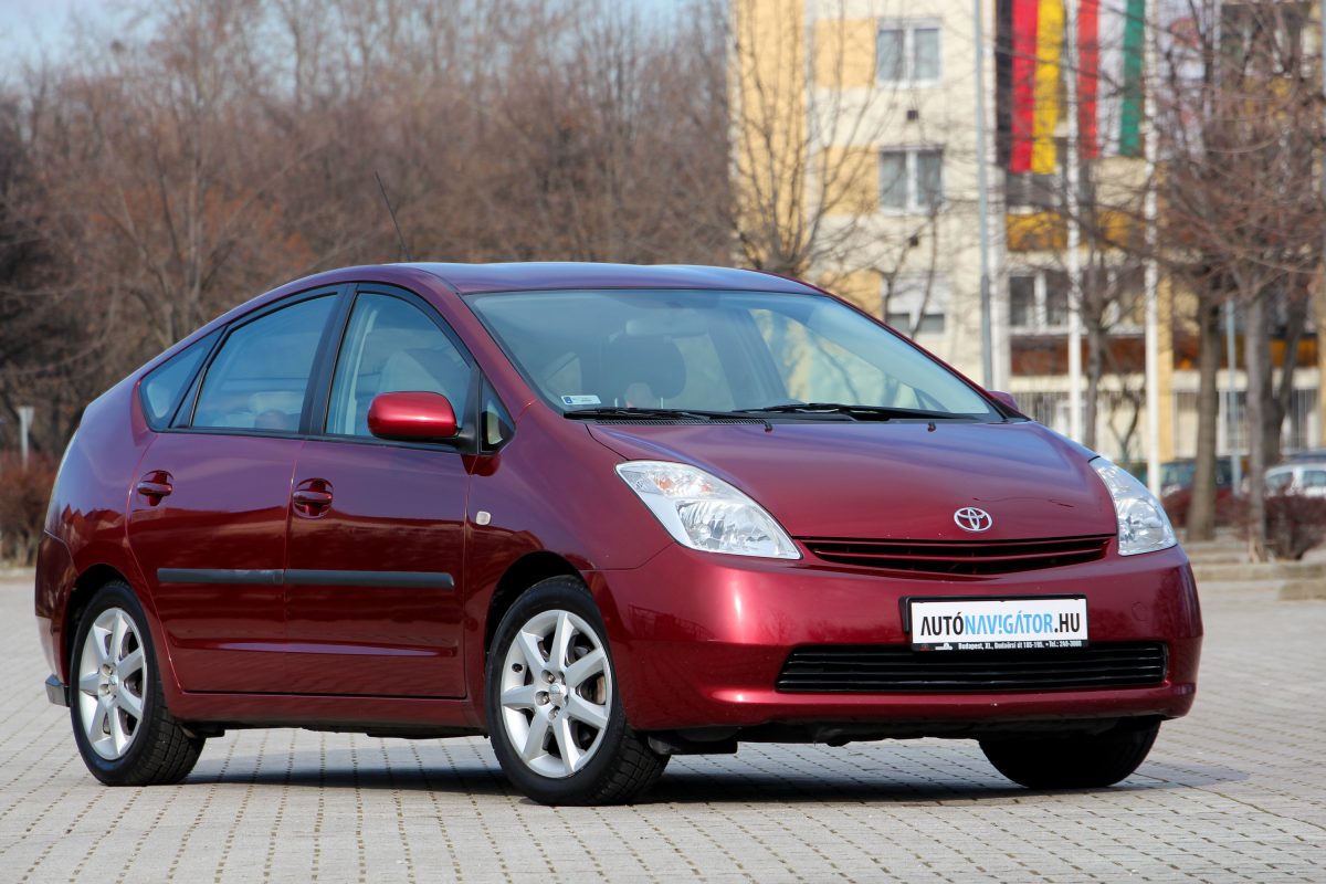 TOYOTA PRIUS