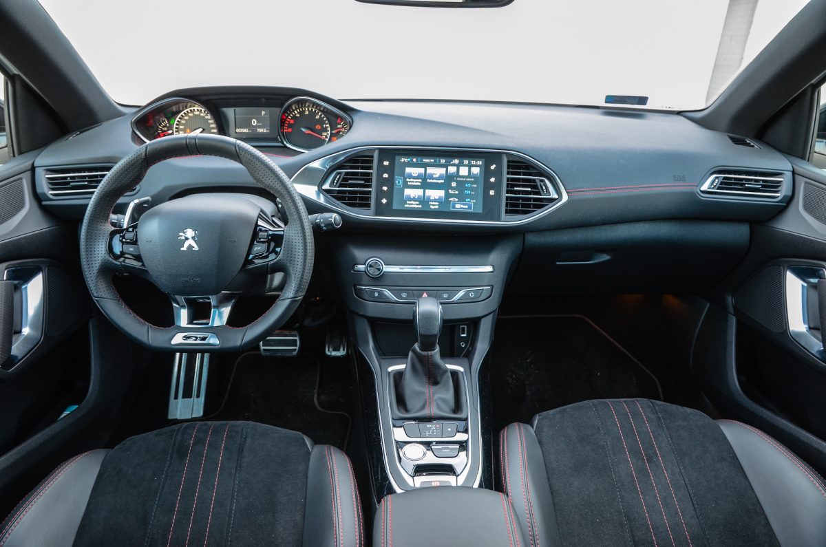 PEUGEOT 308